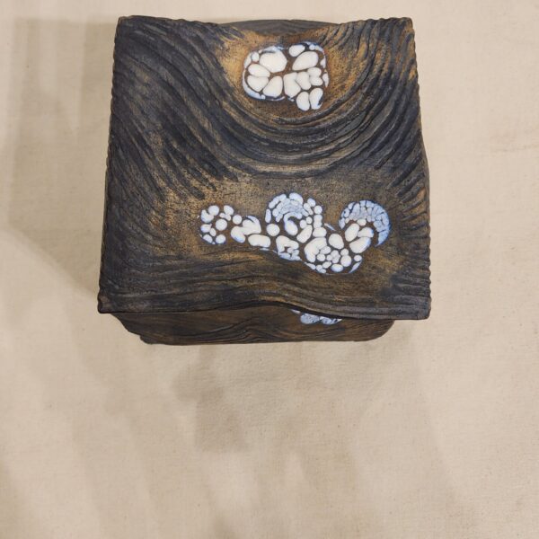 Blue & White Doted Small Cube - Image 3