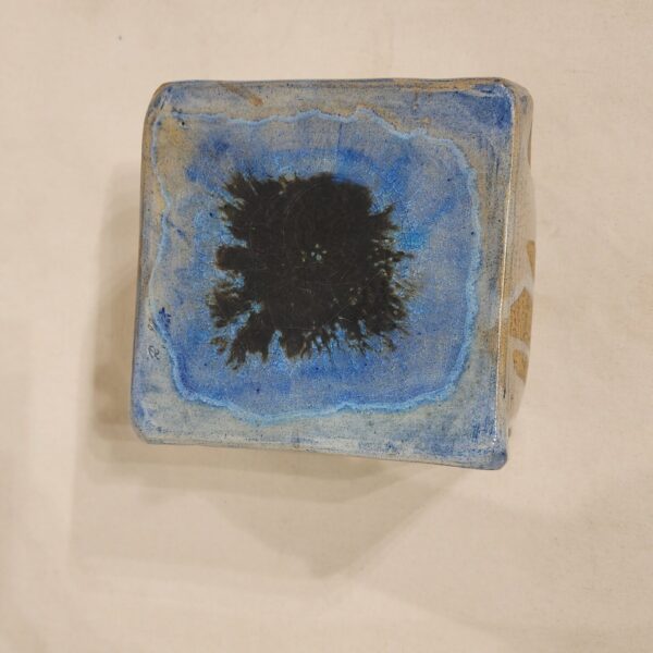 Blue & Off white Big Cube - Image 3